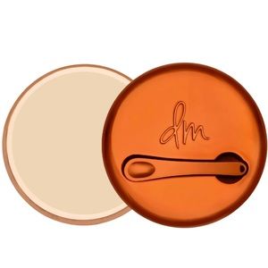 Danessa Myricks Beauty Yummy Skin Blurring Balm Powder in Universal